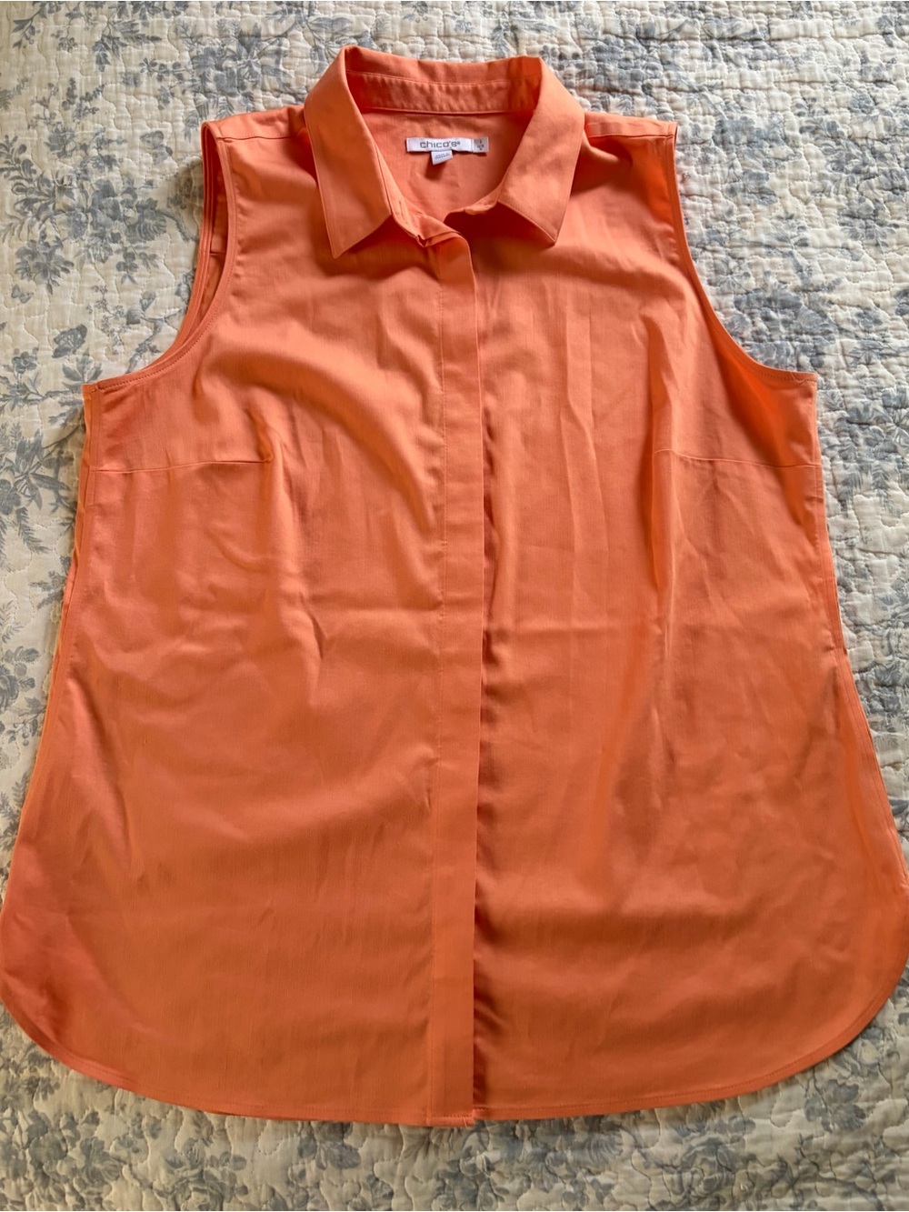 Chico's  size 8 Sleeveless Collared Blouse in Peachy Orange with front buttons